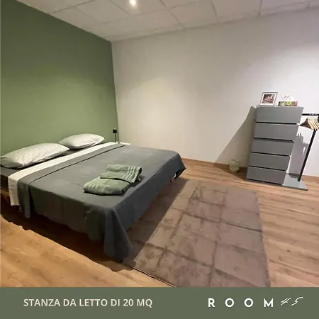 Room45 In Centro A Gradisca דירה